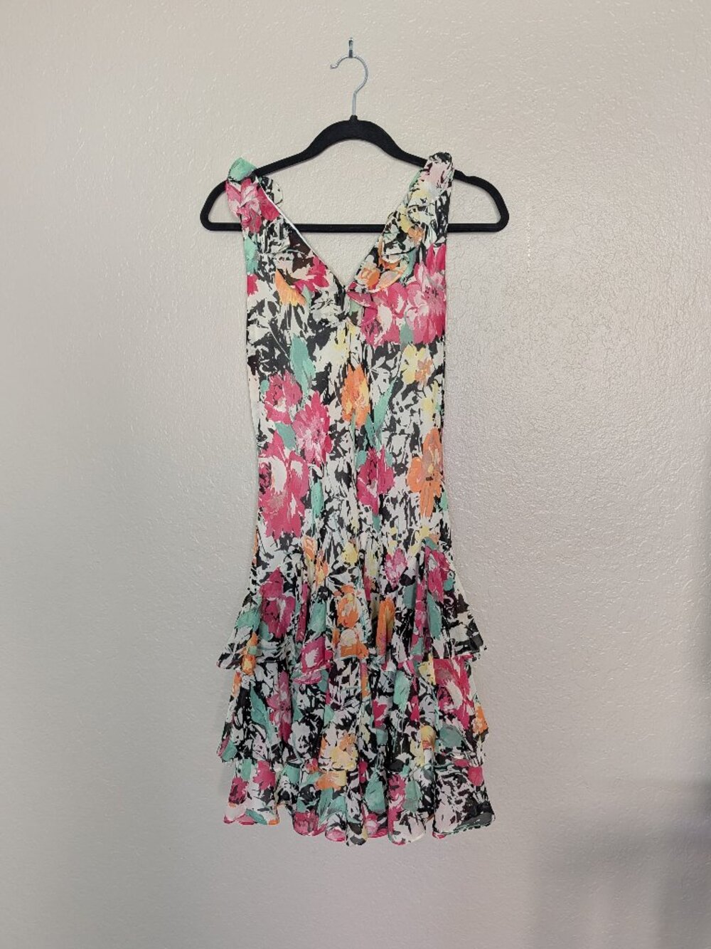 LAUREN Ralph Lauren Floral Ruffle Tiered V-Neck Dress - Size 8P